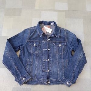 NEW Levi’s Denim Jacket with Button Closure